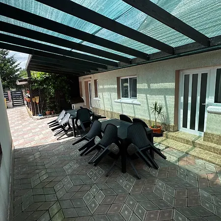ゲストハウス Casa La Bunica コスティネシュティ